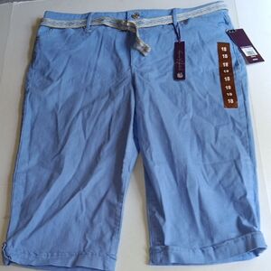 GLORIA VANdERBILT BLUE FLAT FRONT  LIGHTWEIGHT DESIGN